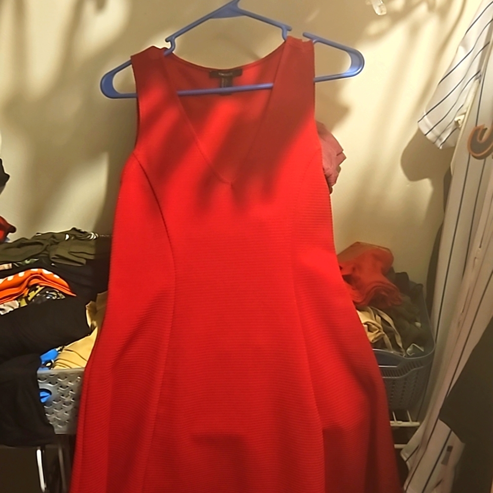BRIGHT RED SHORT FOREVER 21 SLEEVELESS DRESS, V-NECK, FLARE BOTTOM